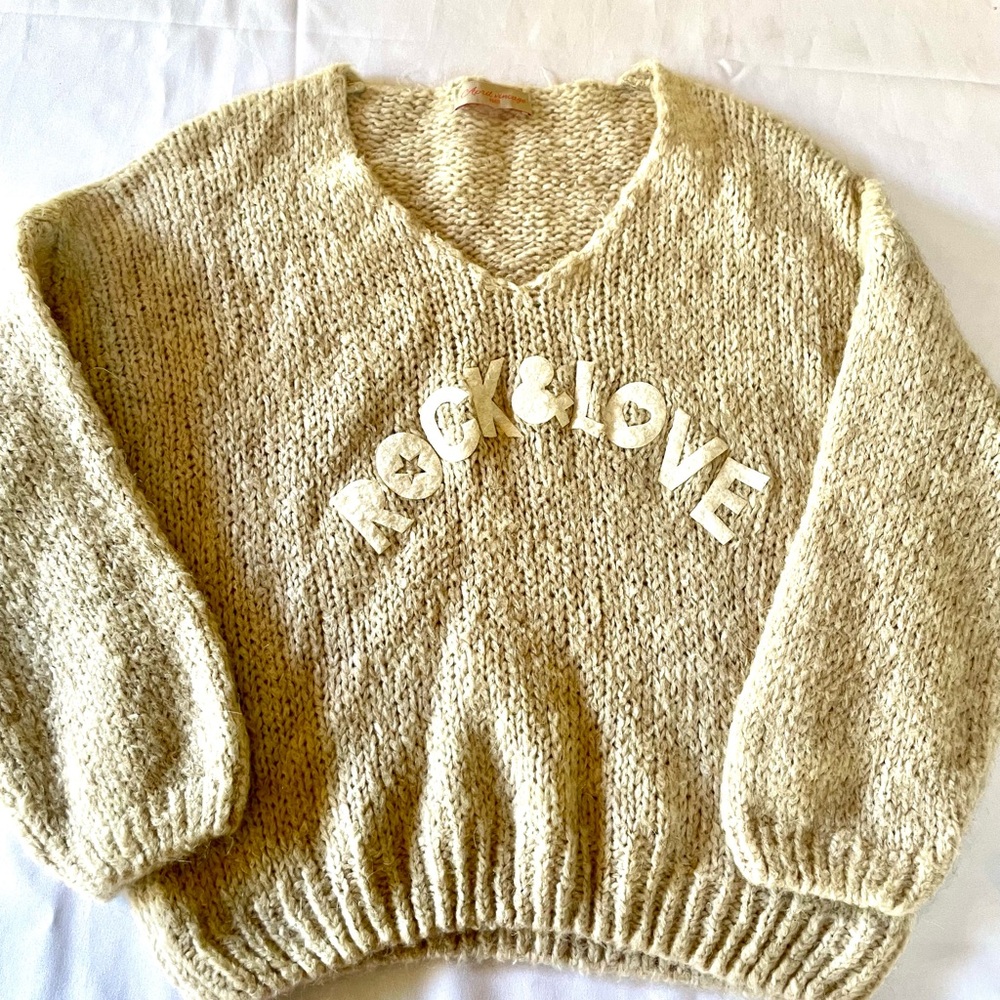 Women's Cream V-Neck Sweater Rock & Love Cozy Sweater